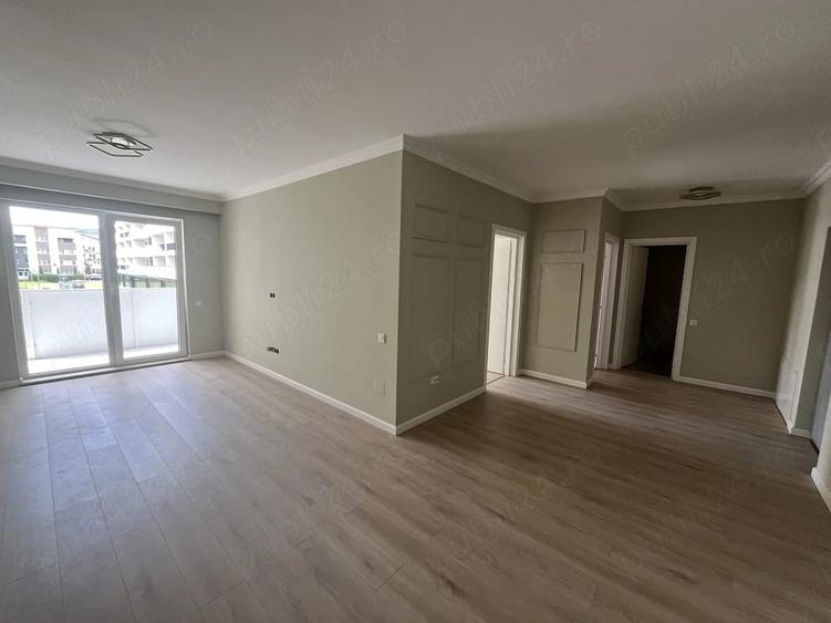 Apartament cu 3 camere decomandat în Florești