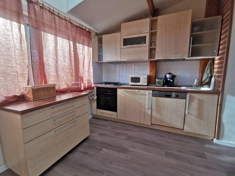Apartament cu 4 camere decomandat, mobilat în Complex Studențesc