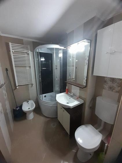 Apartament cu 2 camere semidecomandat în Energiei
