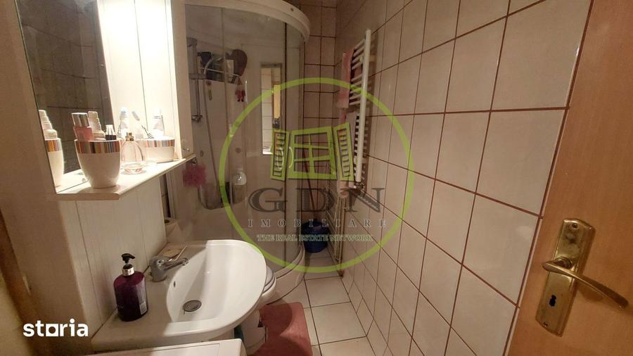 Apartament cu 3 camere semidecomandat, mobilat în Craiovița Nouă