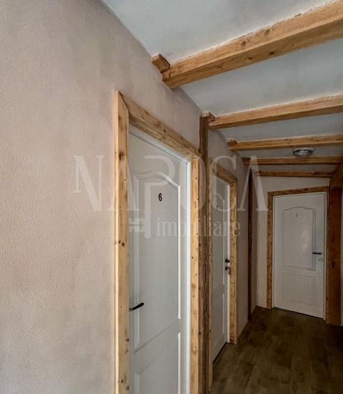 Casă individuală cu 8 camere cu Canalizare în Central