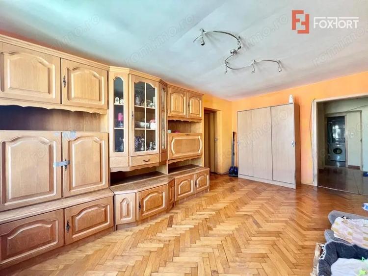 Apartament cu 4 camere semidecomandat, mobilat în Olimpia-Stadion