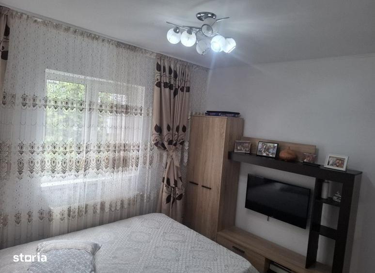Apartament cu 3 camere semidecomandat în Metalurgie