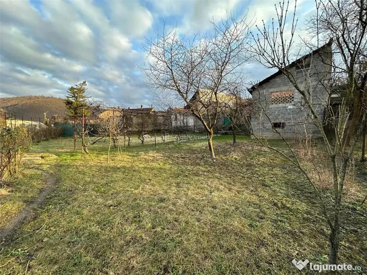 Casă cu 7 camere cu Teren 900 Mp în Central