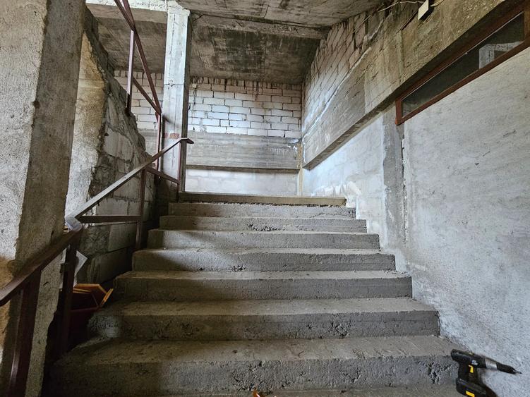 Spațiu comercial, de 2,800 mp, în Freidorf