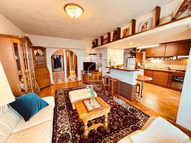 Apartament cu 4 camere decomandat, mobilat în Mihai Viteazul