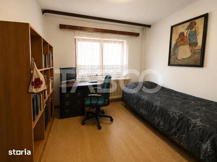 Apartament cu 3 camere decomandat în Plopilor