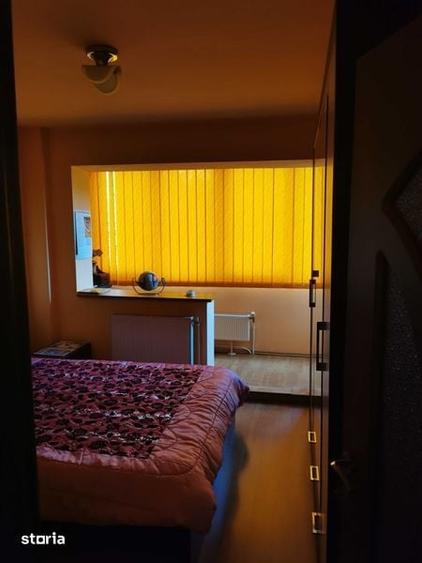 De vanzare apartament 3 camere - 2