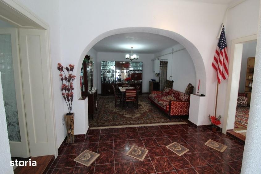 Casă cu 5 camere cu Teren 835 Mp în Central