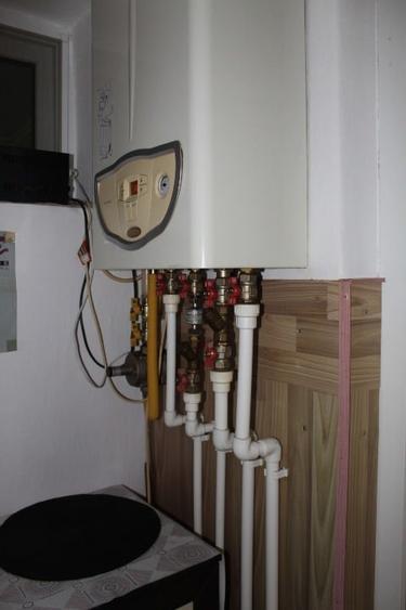 Apartament cu 3 camere decomandat, mobilat în Central