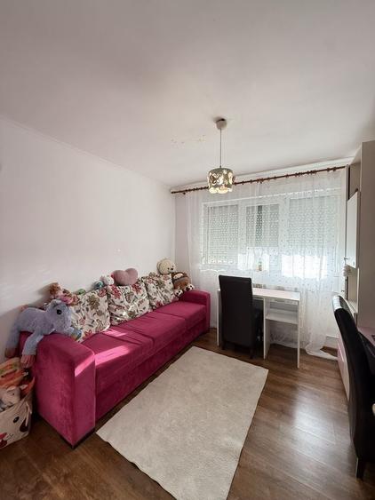 Apartament cu 3 camere decomandat în Nufărul