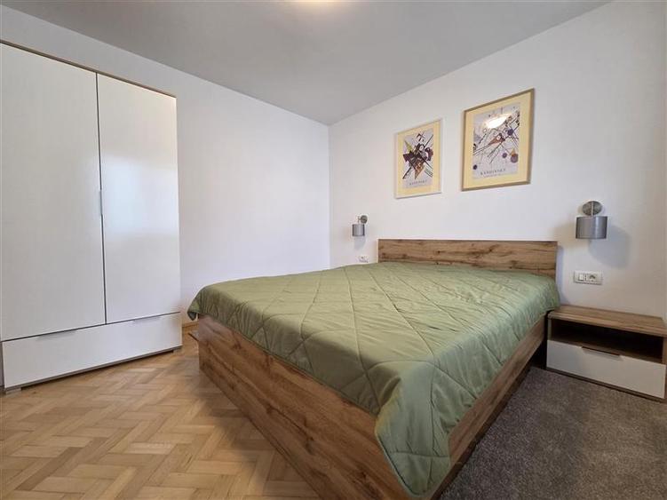 Apartament cu 3 camere semidecomandat, mobilat în Gării