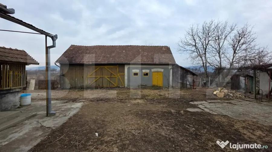 Casă cu 4 camere cu Teren 4000 Mp în Central