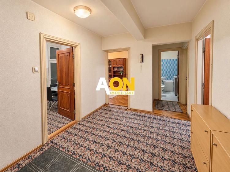 Apartament cu 4 camere decomandat în Central