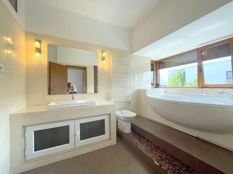 Duplex cu 5 camere cu Canalizare în Torontalului