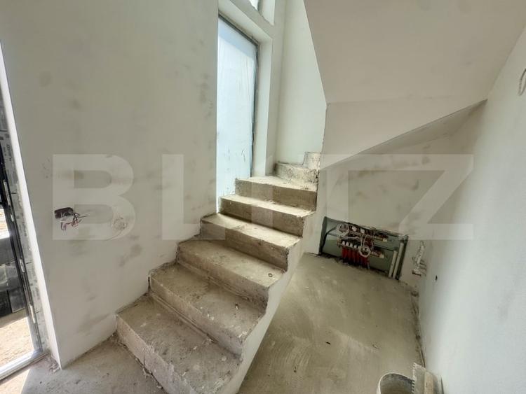 Casă individuală cu 4 camere cu Canalizare în Exterior Est