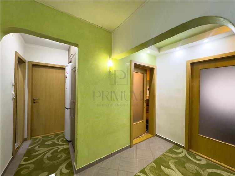 Apartament cu 3 camere decomandat, mobilat în Buziașului