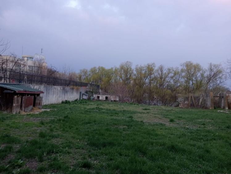 Teren intravilan de 2000 mp, în Străulești
