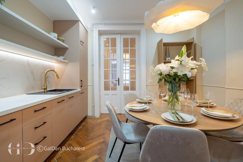 Apartament cu 4 camere, mobilat în Calea Victoriei