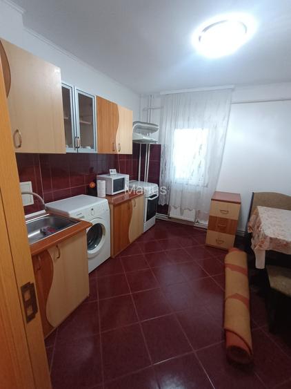Apartament 2 camere 53 mp, semidecomandat,et 1,Str Imparat Traian (in spatele scolii 11)