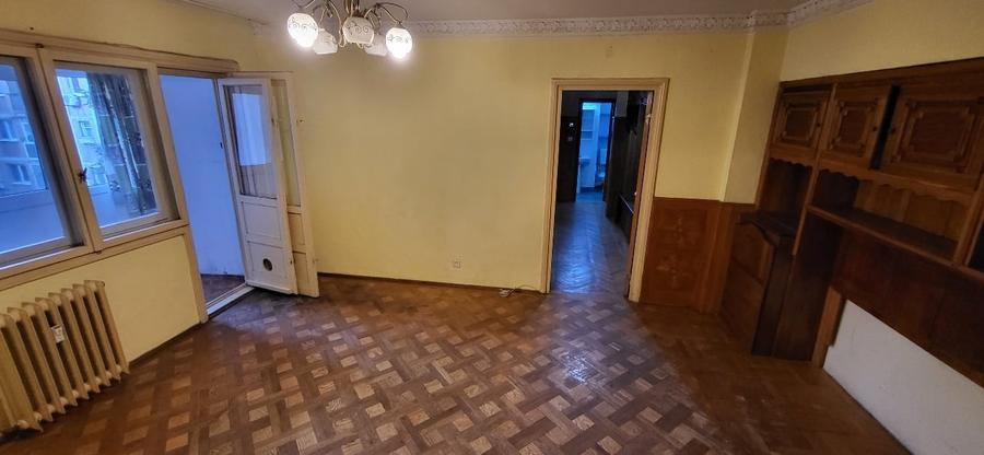 Apartament cu 4 camere semidecomandat în Gorjului