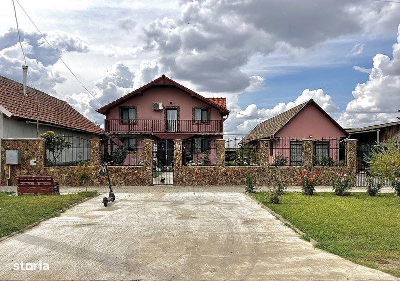 Casa de vanzare + casa mica - 1