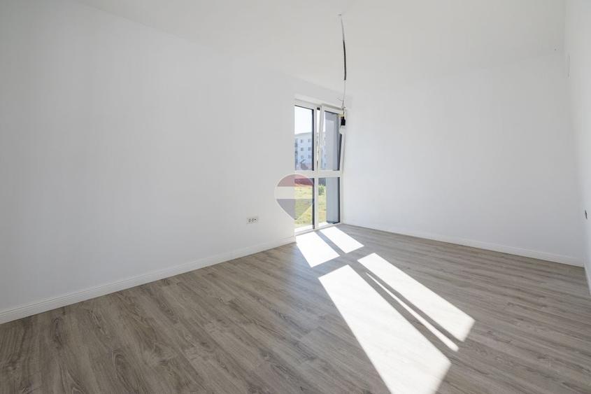 Casă individuală cu 4 camere cu Teren 263 Mp în Tractorul