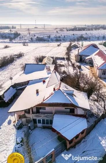 Casă cu 4 camere cu Teren 5232 Mp în Căldăraru