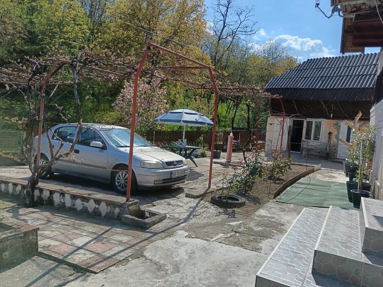 Casă individuală cu 3 camere cu Teren 6100 Mp în Micești