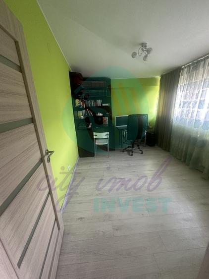 Casă individuală cu 11 camere cu Canalizare în Dristor