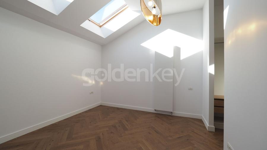 Apartament cu 4 camere semidecomandat în Băneasa