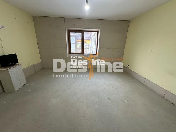 Duplex cu 3 camere cu Canalizare în Central