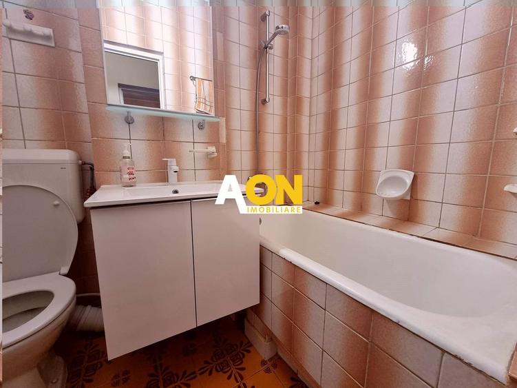Apartament cu 3 camere decomandat, mobilat în Cetate