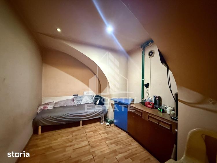 Casă cu 7 camere cu Teren 216 Mp în Fabric