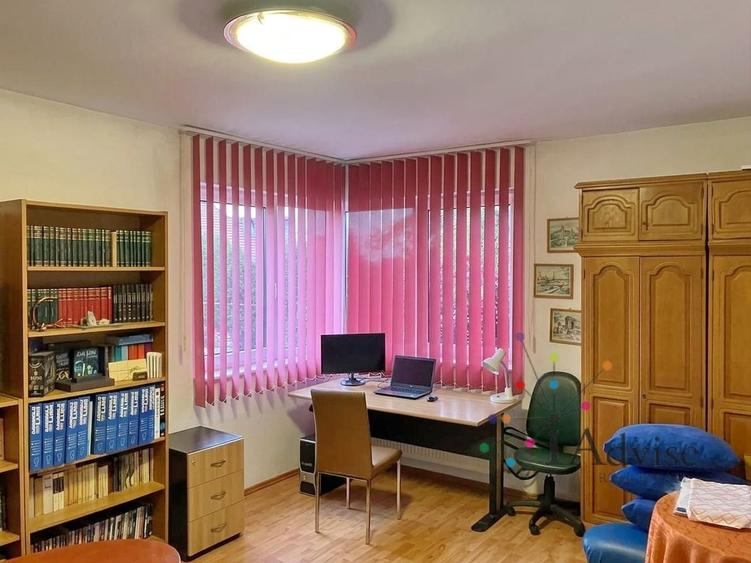 Casă individuală cu 6 camere cu Canalizare în Cristian