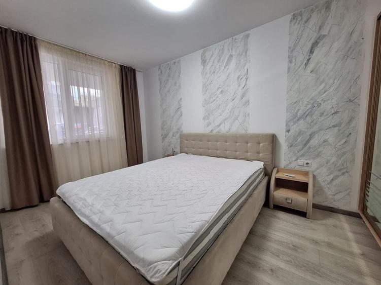 Apartament cu 3 camere semidecomandat în Florești