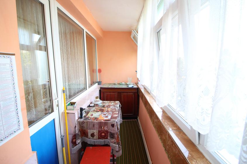 Apartament cu 3 camere semidecomandat în Micro 16