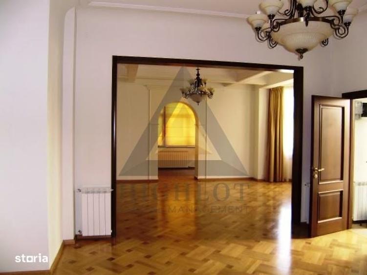 Apartament cu 4 camere în Capitale