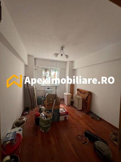 Apartament cu 3 camere decomandat, mobilat în Valea Ialomiței