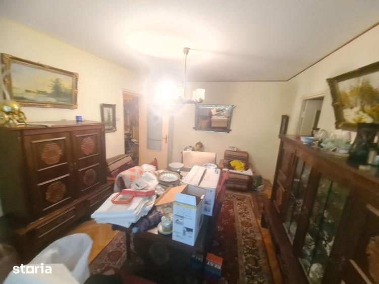 Apartament cu 3 camere semidecomandat în Cornișa