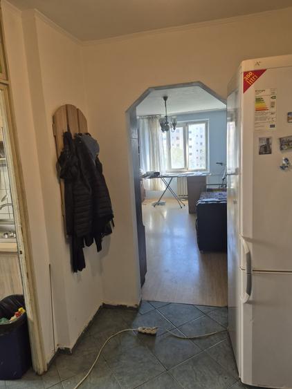 Apartament cu 3 camere semidecomandat în Crângași