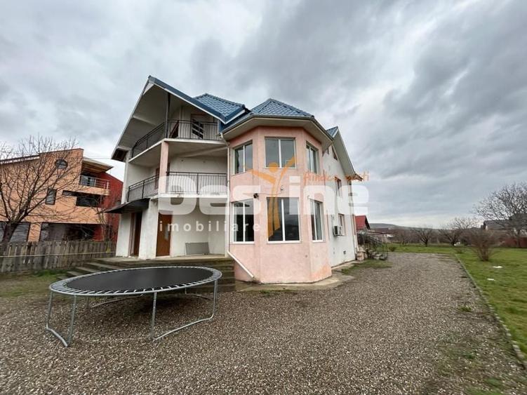 Casă individuală cu 6 camere cu Canalizare în Ciritei