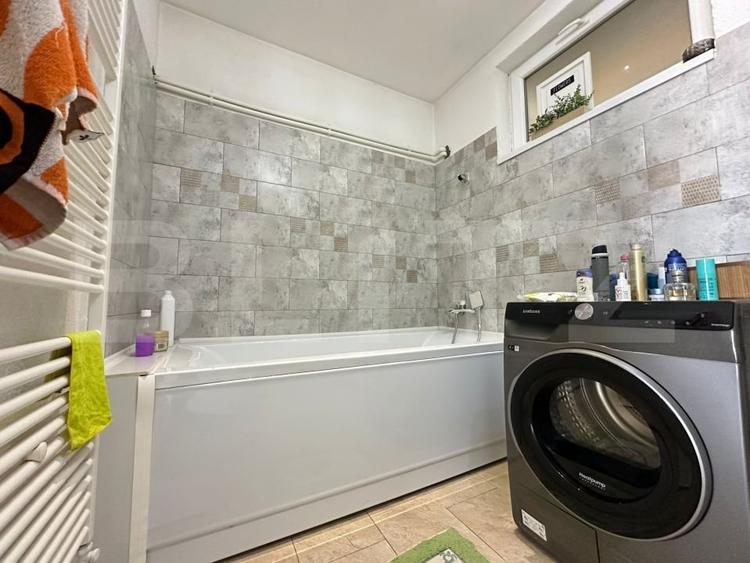 Casă individuală cu 4 camere cu Canalizare în Vulcan