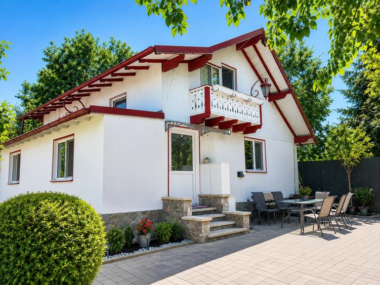 Casă individuală cu 4 camere cu Canalizare în Cornu de Jos (Cornu)