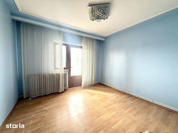 Apartament cu 4 camere decomandat în Radu Negru