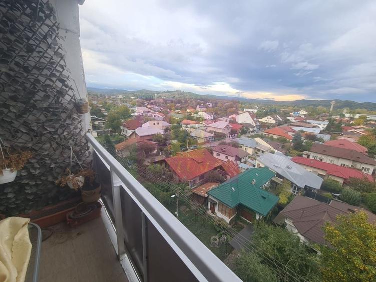 Apartament cu 3 camere decomandat în Cuza