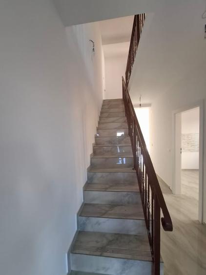 Duplex cu 5 camere cu Canalizare în Sânandrei