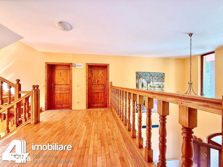 Casă cu 9 camere cu Teren 1180 Mp în Moneasa