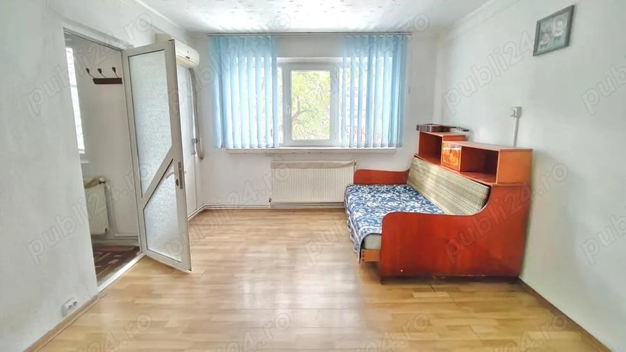Apartament cu 3 camere semidecomandat în Central