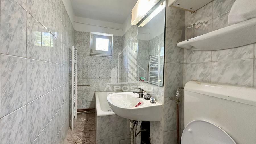 Apartament cu 3 camere semidecomandat în Circumvalațiunii